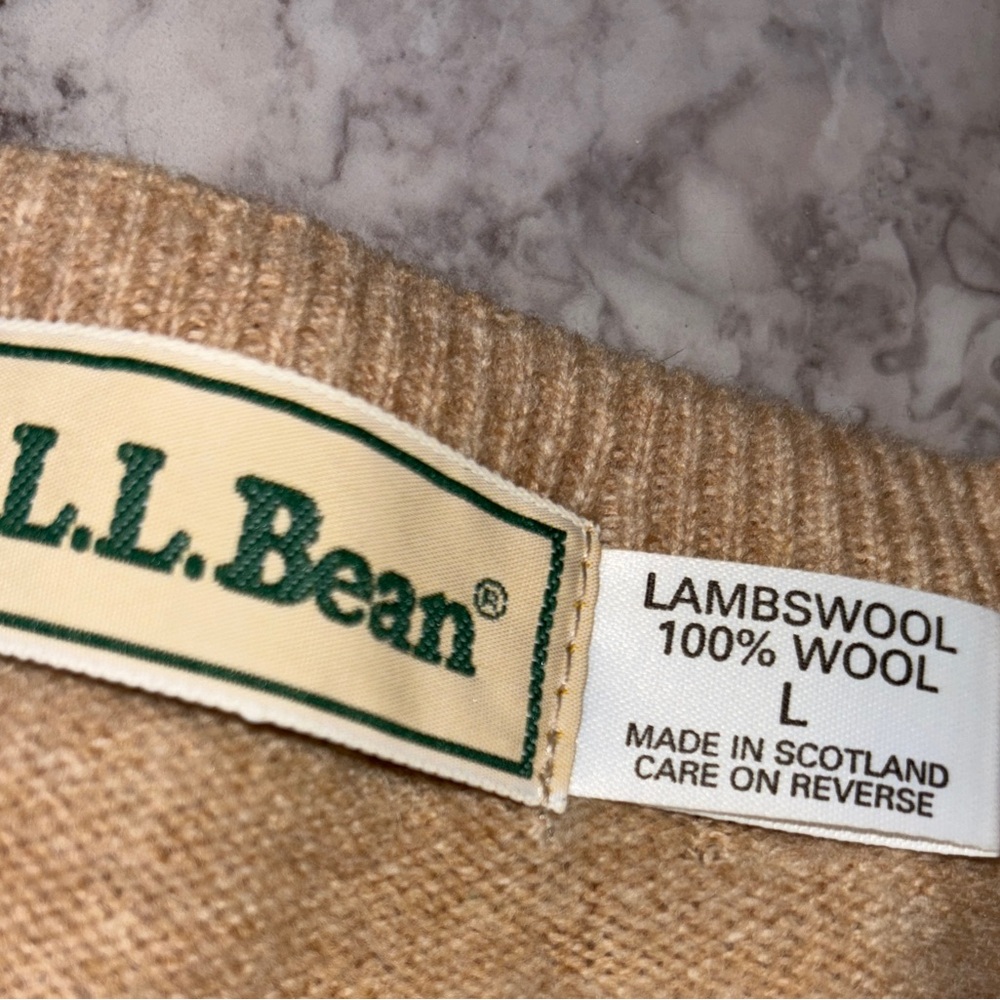 L.L. Bean Men's V-Neck Argyle Lambswool Shetland Sweater Vest - Beige and Navy - Picture 2 of 5